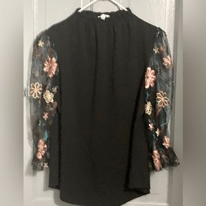 ⚜️ "STEM & VINE" GORGEOUS TOP W/ SHEER FLORAL SLEEVES & RUFFLED NECK.